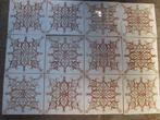 50 stuks. Antieke wandtegels, wit met roodbruine afbeelding., Antiek en Kunst, Antiek | Wandborden en Tegels, Ophalen