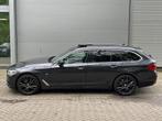 BMW 5 Serie Touring 520d High Executive l Pano € 27.249,00, Nieuw, Origineel Nederlands, 5 stoelen, Leder en Stof