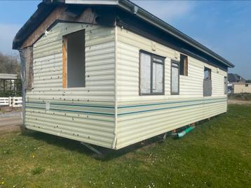 Gratis af te halen. Deels verbouwde caravan. beschikbaar voor biedingen