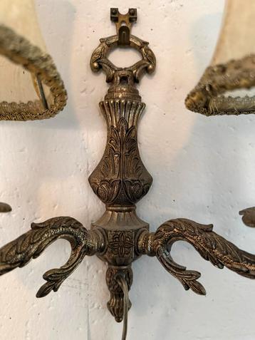 Oude Muurlamp met Kapjes beschikbaar voor biedingen