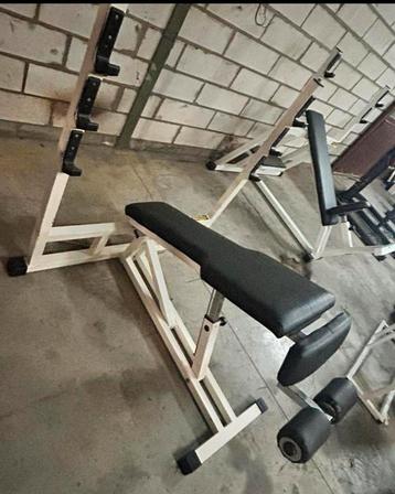 TECHNOGYM ISOTONIC DRUKBANKEN beschikbaar voor biedingen