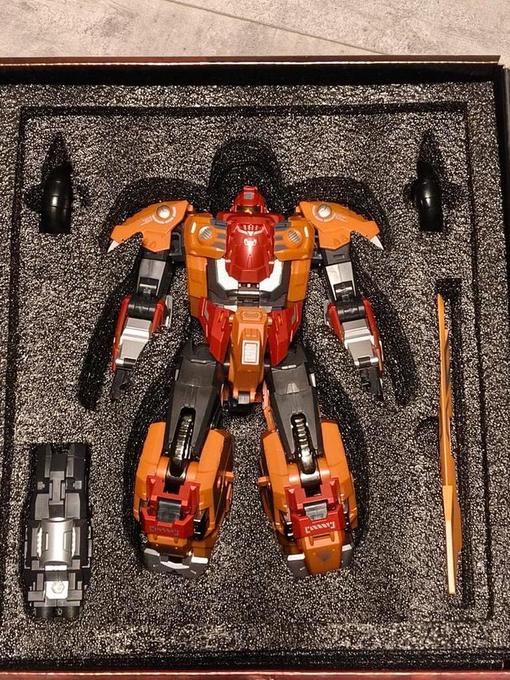 Masterpiece Transformers GT-Chiyou-02 Landbull, Verzamelen, Transformers, Zo goed als nieuw, Overige generaties, Decepticons, Ophalen of Verzenden