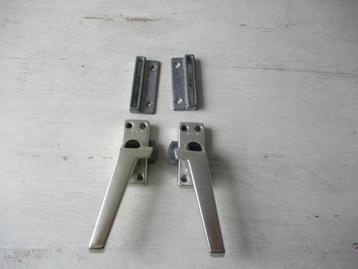  Axa Raamboomjes 1x Links en 1x Rechts beschikbaar voor biedingen