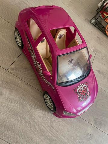 Roze Barbie auto beschikbaar voor biedingen