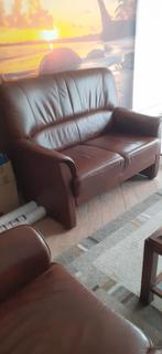 2 leren Banken Lever kleur  en een Bruine, Huis en Inrichting, Banken | Bankstellen, Ophalen, Gebruikt, Tweepersoons, Rechte bank