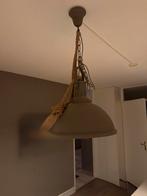 Stoer en sobere Hanglamp taupe mat kleur ., Ophalen of Verzenden, Zo goed als nieuw, Minder dan 50 cm