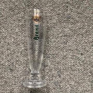 Brand bierglas op voet - z.g.a.n. -  beschikbaar voor biedingen