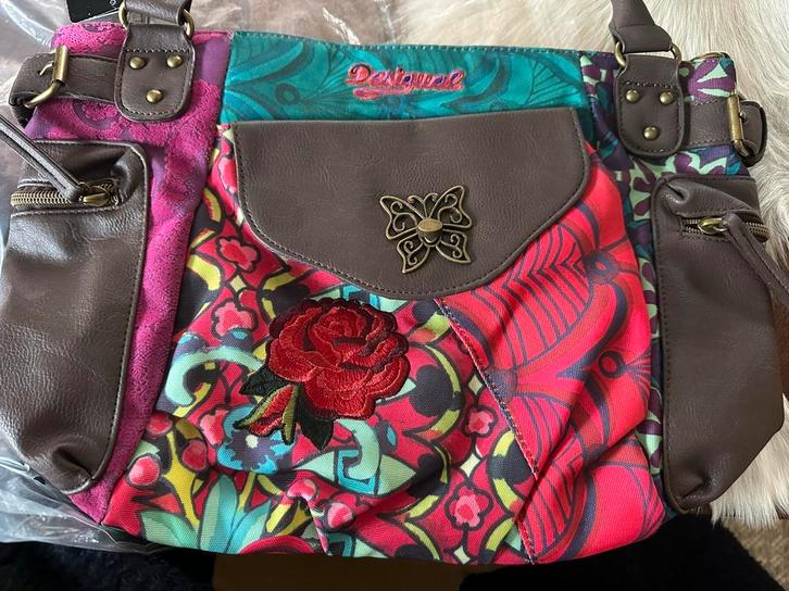 Prachtige Desigual tas nieuw!! Kleurrijk., Sieraden, Tassen en Uiterlijk, Tassen | Damestassen, Zo goed als nieuw, Ophalen of Verzenden