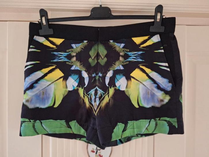 Barbara Bui kort short pauw broek 38 M Gratis Verzenden !, Kleding | Dames, Broeken en Pantalons, Zo goed als nieuw, Maat 38/40 (M)