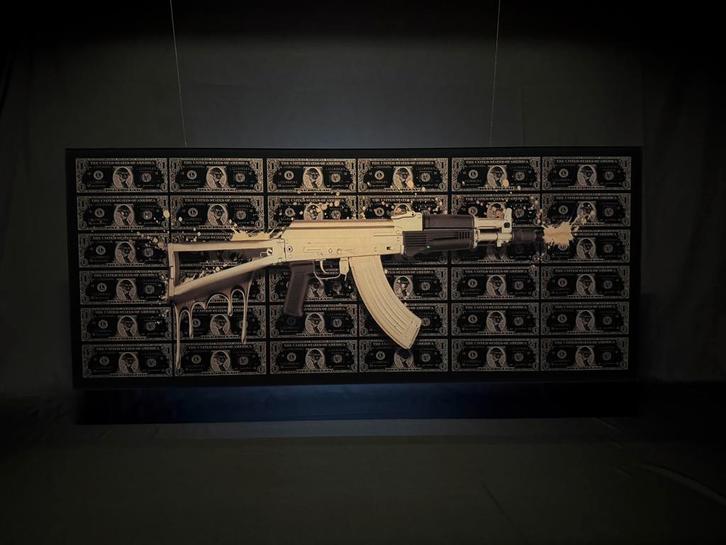 Ak-47 dollar plexiglas schilderij, Antiek en Kunst, Kunst | Schilderijen | Modern, Ophalen of Verzenden