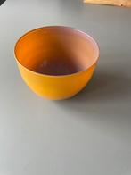 Grote okergele vaas uit de Leerdam fabriek, Ophalen, Oranje, Minder dan 50 cm, Glas