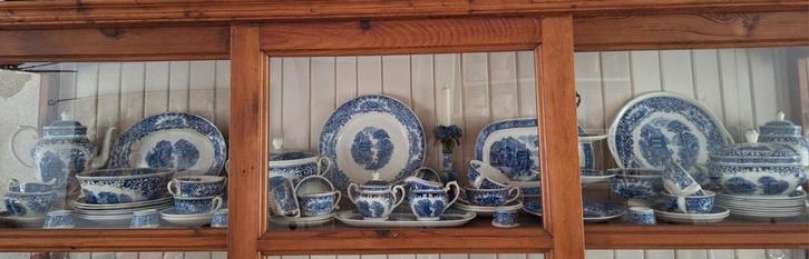 Groot servies P. Regout/Royal Sphinx. Camebridge/Castillo, Antiek en Kunst, Antiek | Servies compleet, Ophalen
