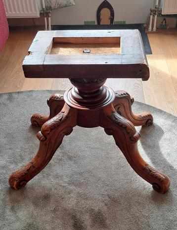 Antiek Onderstel salontafel  beschikbaar voor biedingen