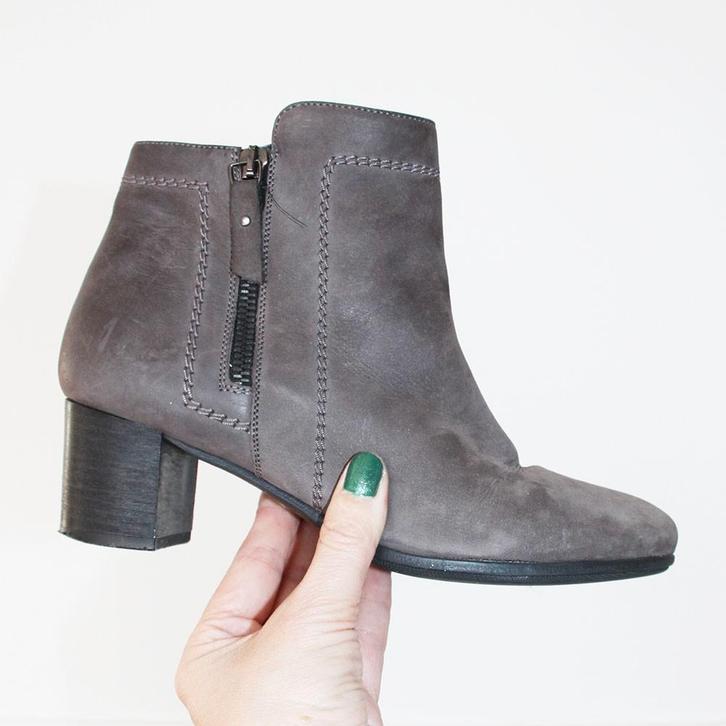 Mooie Leren Mezura Laarsjes -s9 (Maat 39) € 55,-, Kleding | Dames, Schoenen, Zo goed als nieuw, Lage of Enkellaarzen, Grijs, Ophalen of Verzenden