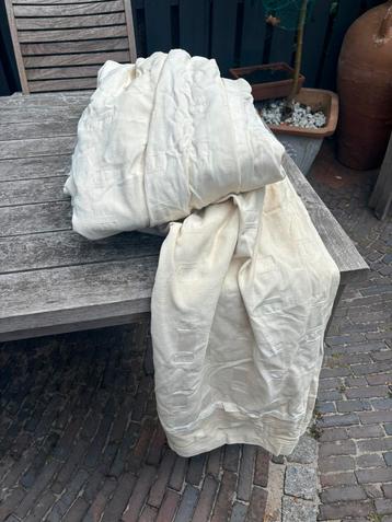 Gordijnen gebruikt - hebben liefde nodig van handig persoon beschikbaar voor biedingen