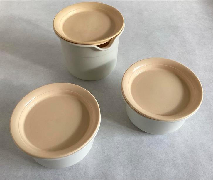 Vintage Tupperware Set van 3 - crème/zachtgeel suikerpot, Huis en Inrichting, Keuken | Tupperware, Gebruikt, Bak of Kom, Geel