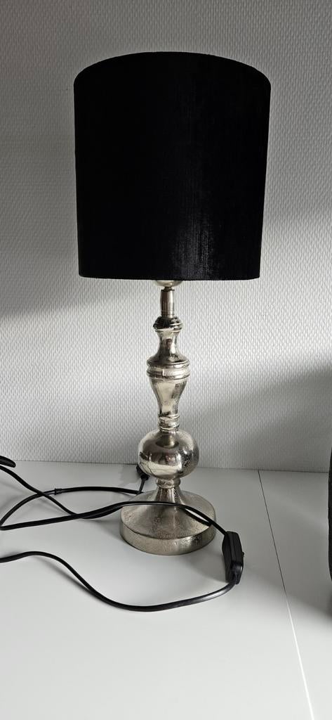 Zilverkleurige tafellamp met zwart fluwelen kap, Ophalen, Zo goed als nieuw, Metaal, Minder dan 50 cm