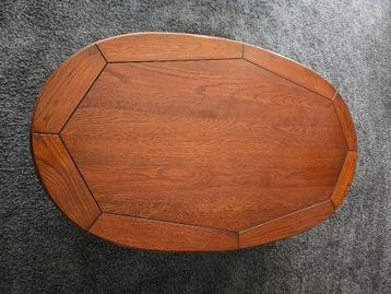 Mooie | Eiken | ovale | salon | tafel beschikbaar voor biedingen