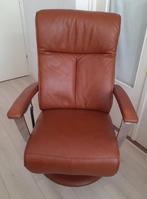 elegante, moderne sta-op-stoel, leren bekleding izgstaat