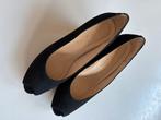 Unisa Suède Peeptoe Hakken - Maat 42, Kleding | Dames, Schoenen, Ophalen of Verzenden, Zo goed als nieuw, Zwart, Pumps
