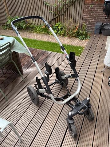 Joolz Geo2 chassis met maxi cosi adapters beschikbaar voor biedingen
