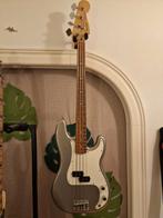Fender precision bass (made in mexico), Muziek en Instrumenten, Snaarinstrumenten | Gitaren | Bas, Ophalen, Zo goed als nieuw