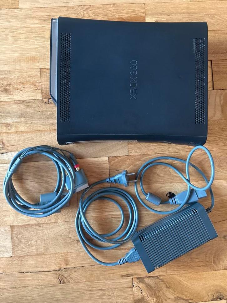 Xbox 360 Compleet met Boekjes en Kabels, Spelcomputers en Games, Spelcomputers | Xbox 360, Gebruikt, 120 GB, 360 Elite of Super Elite