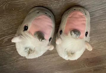 Eenhoorn pantoffels in maat 33-34 beschikbaar voor biedingen