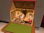 Sylvanian Families huis + 6 poppetjes + meubels(zie foto’s), Ophalen of Verzenden, Zo goed als nieuw, Poppenhuis