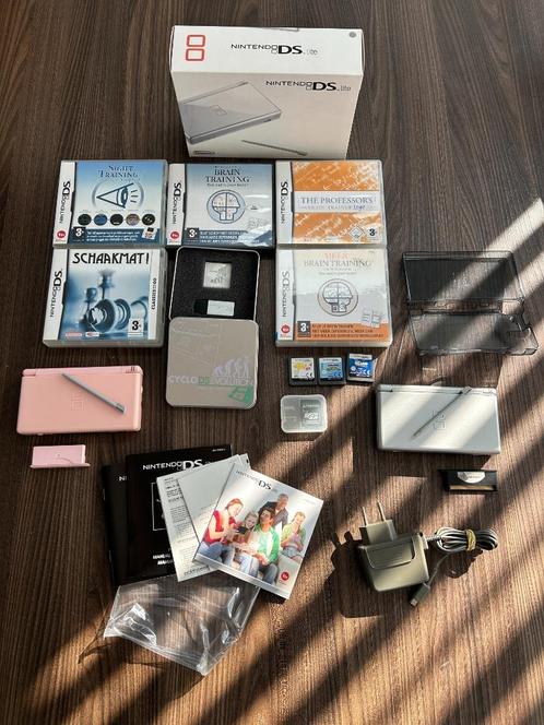 2 x Nintendo DS incl. spellen en diverse extra's, Spelcomputers en Games, Spelcomputers | Nintendo DS, Gebruikt, DS Lite, Roze