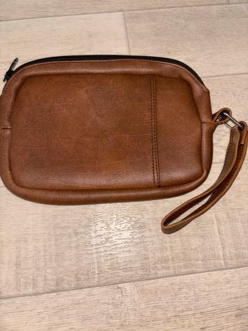 Bruine leren clutch beschikbaar voor biedingen