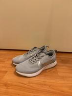 Zilveren Nike sneakers dames maat 38, Kleding | Dames, Schoenen, Ophalen of Verzenden, Zo goed als nieuw, Grijs, Sneakers of Gympen