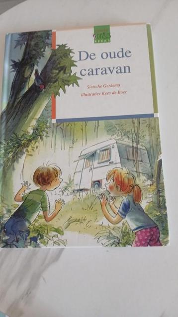 De oude caravan  beschikbaar voor biedingen