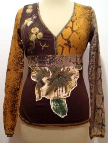 Aparte super leuke print top met borduursels! M beschikbaar voor biedingen