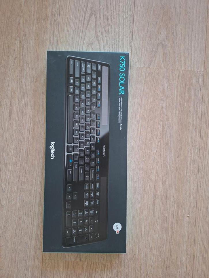 Logitech K750 Solar - Nieuw in doos!, Computers en Software, Toetsenborden, Nieuw, Qwerty, Draadloos, Multimediatoetsen, Ophalen of Verzenden