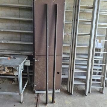 2x stalen T-PROFIEL  200 cm lang  50x50 mm  wanddikte 5 mm beschikbaar voor biedingen