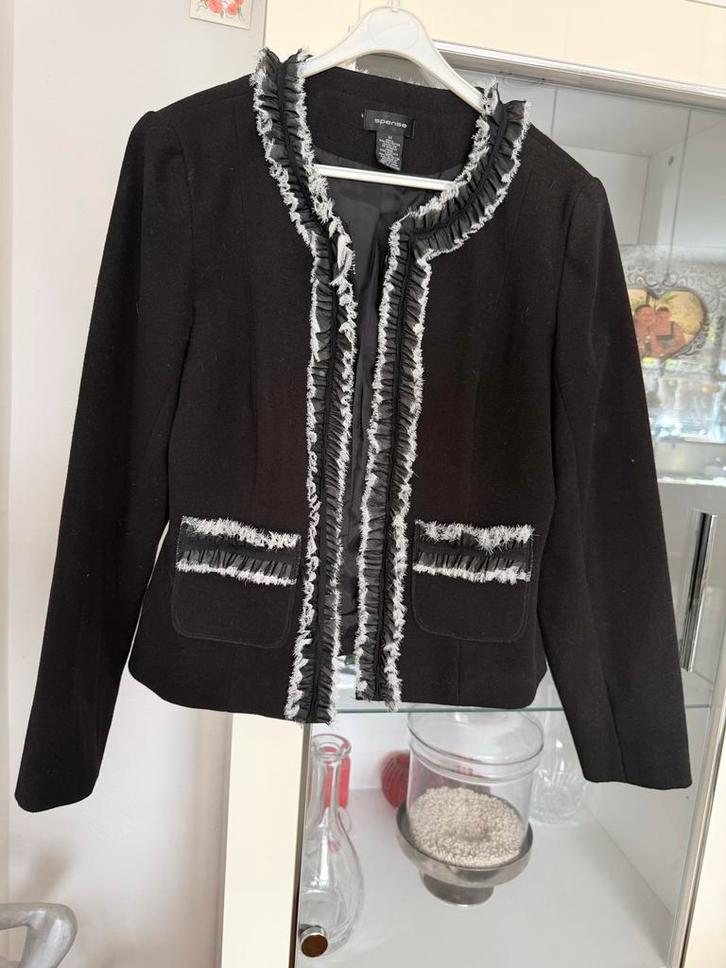 Zwarte Spense Jasje met Ruches - Maat M, Kleding | Dames, Jasjes, Kostuums en Pakken, Zo goed als nieuw, Jasje, Maat 38/40 (M)