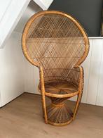 Rotan vintage pauwenstoel, Huis en Inrichting, Ophalen, Zo goed als nieuw, Bruin, Eén