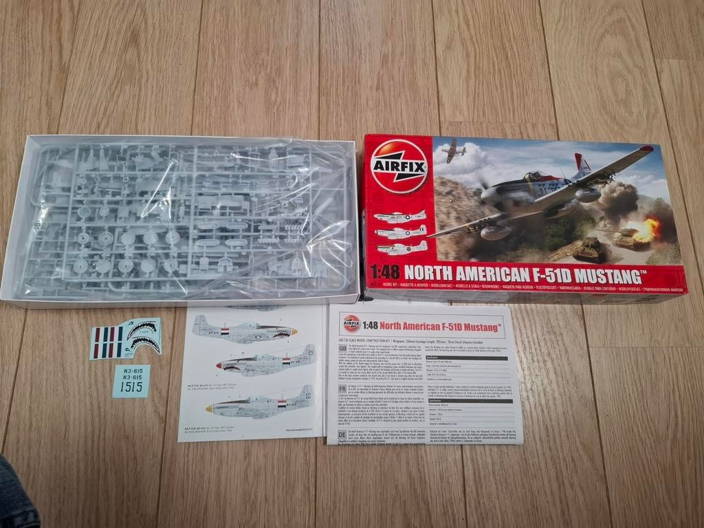 Bouwdoos P-51D Mustang inclusief Dutch Decal NL versie, Ophalen of Verzenden, Nieuw, Groter dan 1:72, Overige merken