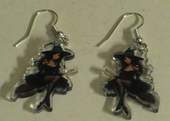 Halloween oorbellen  jonge heks  122623, Hobby en Vrije tijd, Feestartikelen, Nieuw, Overige typen, Halloween of Griezel, Ophalen of Verzenden