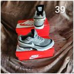 Nieuwe nike air max classics en 90 Tn wil je meer foto's stu, Kleding | Heren, Schoenen, Ophalen of Verzenden, Nieuw, Overige kleuren