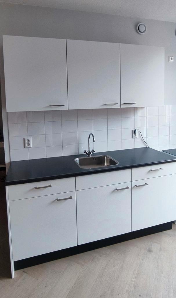 Bijna nieuwe Bribus keuken met werkblad spoelbak en kraan, Huis en Inrichting, Keuken | Complete keukens, Zo goed als nieuw, Enkelwandige keuken