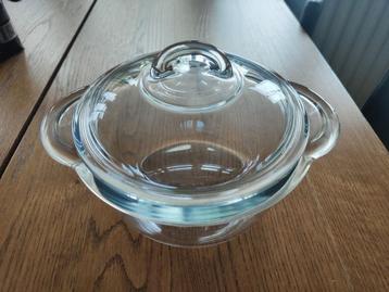 Glazen ovenschaal met deksel (1,5 liter) beschikbaar voor biedingen