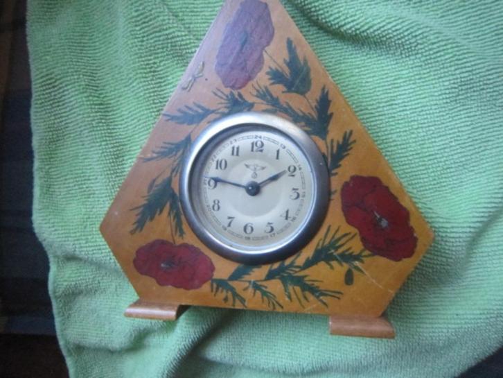 Leuk klein houten klokje met looptijd van een dag met bloeme, Huis en Inrichting, Woonaccessoires | Klokken, Gebruikt, Wandklok