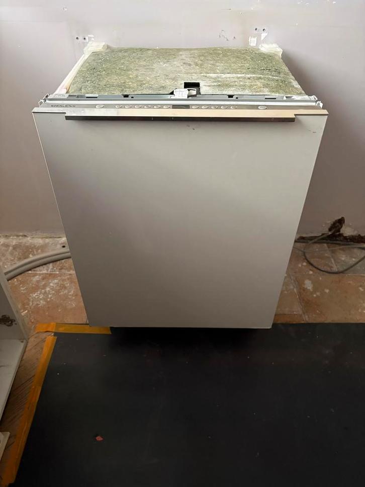 Siemens Inbouw Vaatwasser- Niet heel lang gebruikt!, Witgoed en Apparatuur, Vaatwasmachines, Zo goed als nieuw, Inbouw, 85 tot 90 cm