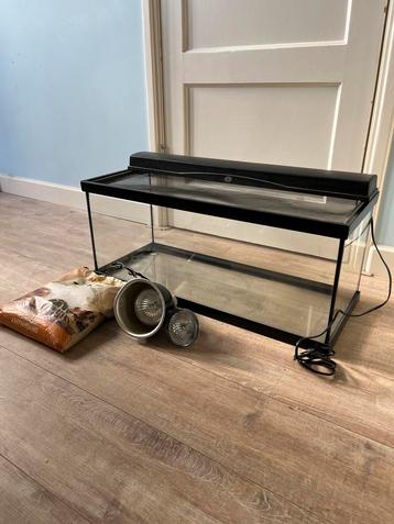 Schildpadden terrarium – compleet met lampen en zand beschikbaar voor biedingen