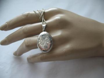 Zilveren Foto Medaillon Hanger aan Ketting Vintage beschikbaar voor biedingen
