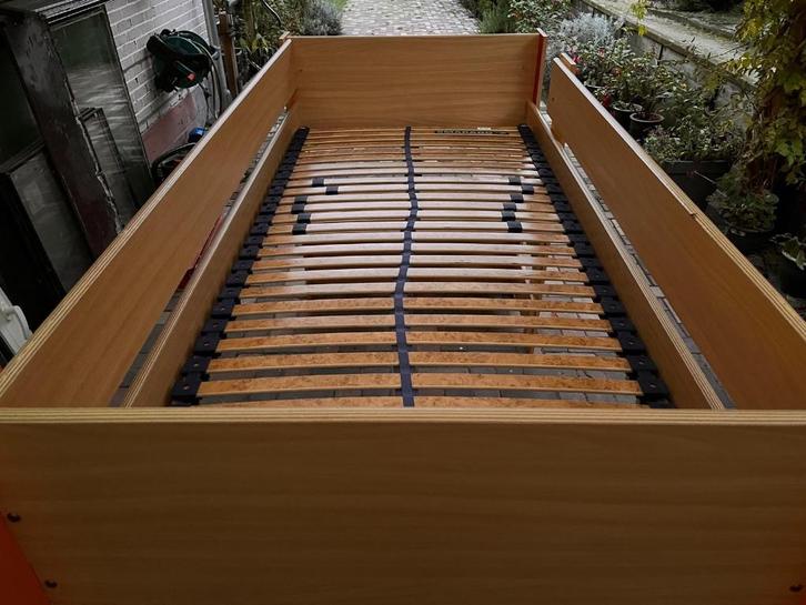 Bed halfhoog, Huis en Inrichting, Slaapkamer | Bedden, Zo goed als nieuw, Eenpersoons, 90 cm, 200 cm, Hout, Overige kleuren, Ophalen