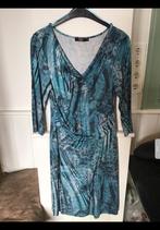 Jurk in blauw tinten van viscose. Met print van kant maat M., Ophalen of Verzenden, Zo goed als nieuw, Blauw