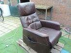 elektrisch sta op stoel, Huis en Inrichting, Fauteuils, Ophalen, Zo goed als nieuw, 50 tot 75 cm, Leer